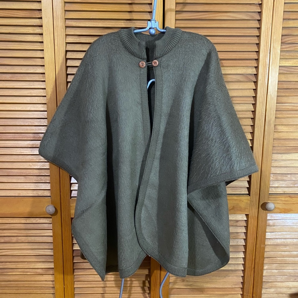 100% wool poncho by “Sisandina” Handicrafts